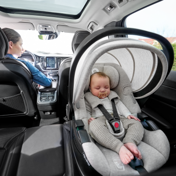 lionelo Moxie i-Size Set Beige Sand — Fotelik samochodowy z bazą ISOFIX