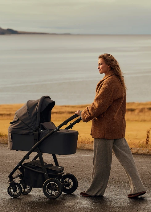 Lionelo Amber Plus 3 w 1 Beige Sand — Wózek wielofunkcyjny z fotelikiem