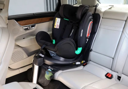 Mata pod fotelik Sikker Black Carbon - Lionelo