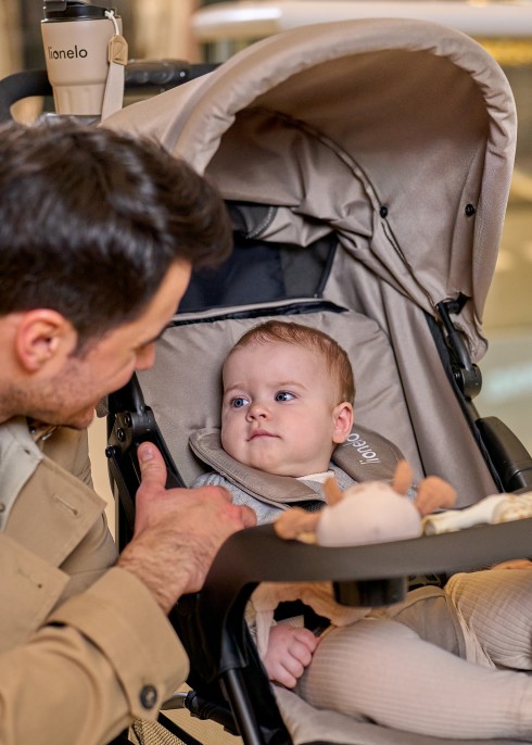Wózek spacerowy lekki 7,7 kg, z tacką i torbą, do 15 kg - Emma Plus Beige Latte - Lionelo