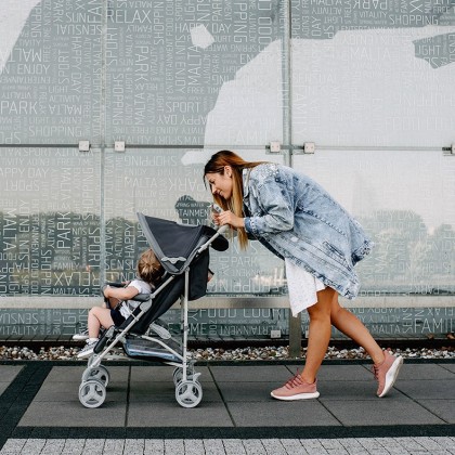 Wózek spacerowy Lionelo Irma Beige Sand - Lekka parasolka do 15 kg