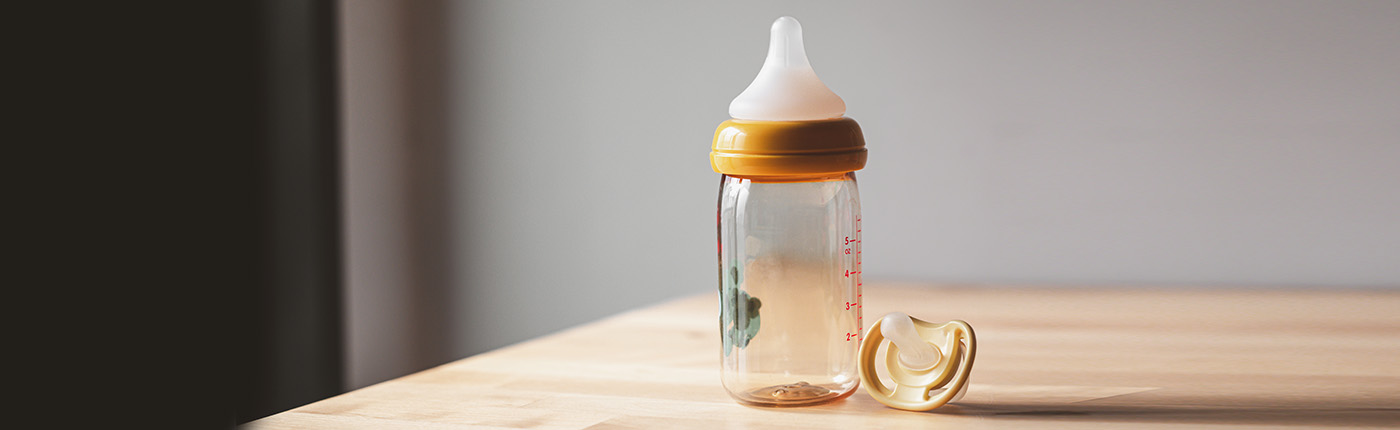 Jak wyparzyć i wysterylizować butelkę, smoczek dla dziecka?