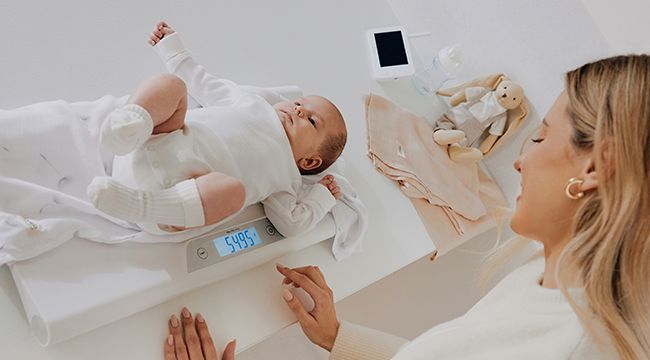 Ile powinien przybierać na wadze noworodek