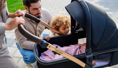 Wózek dla niemowlaka. Jak wybrać wózek dla dziecka.